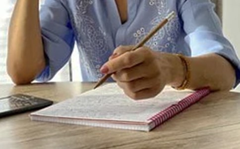 精选助人的作文300字十篇